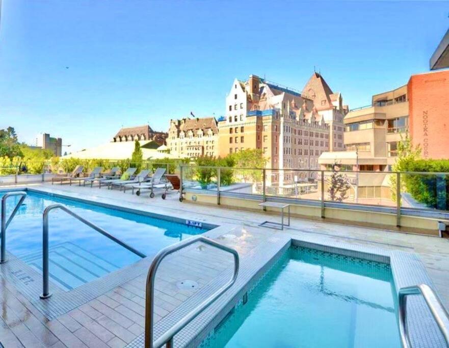 Victoria'S Best Location 2 Bedroom Luxe Condo エクステリア 写真