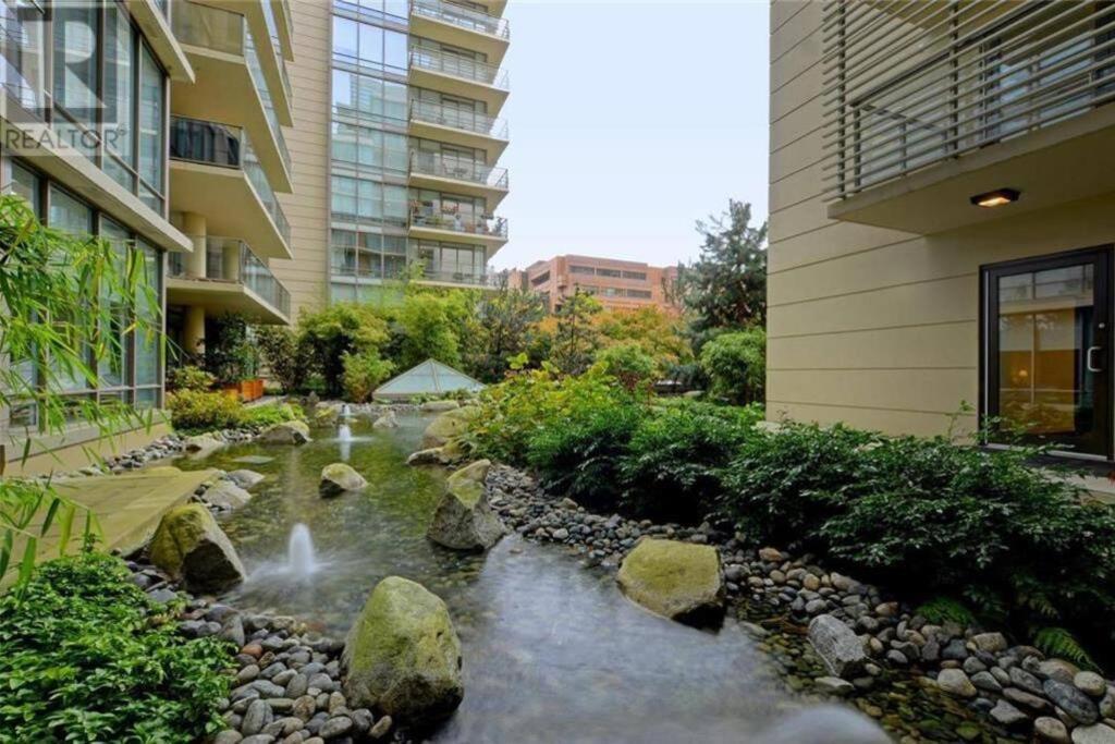Victoria'S Best Location 2 Bedroom Luxe Condo エクステリア 写真