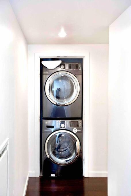 Victoria'S Best Location 2 Bedroom Luxe Condo エクステリア 写真