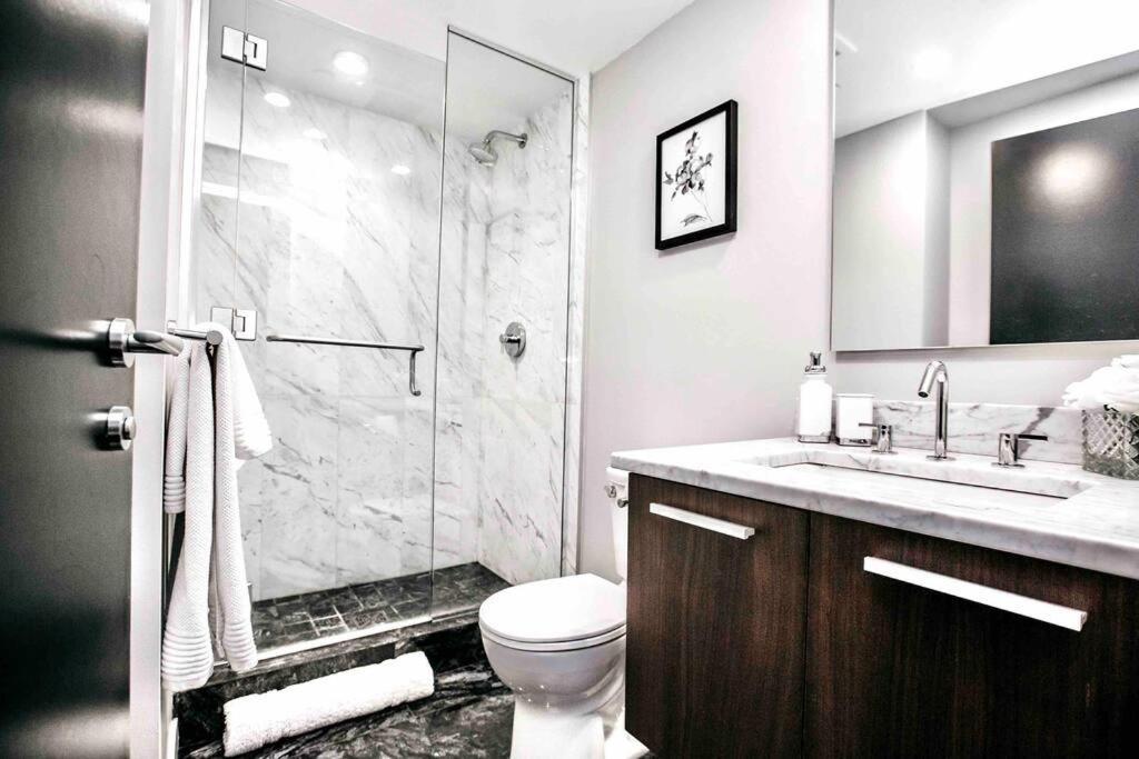 Victoria'S Best Location 2 Bedroom Luxe Condo エクステリア 写真